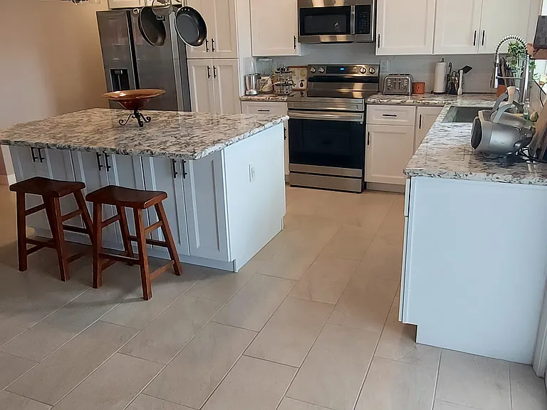 1812 N 68th Dr — Photo 3