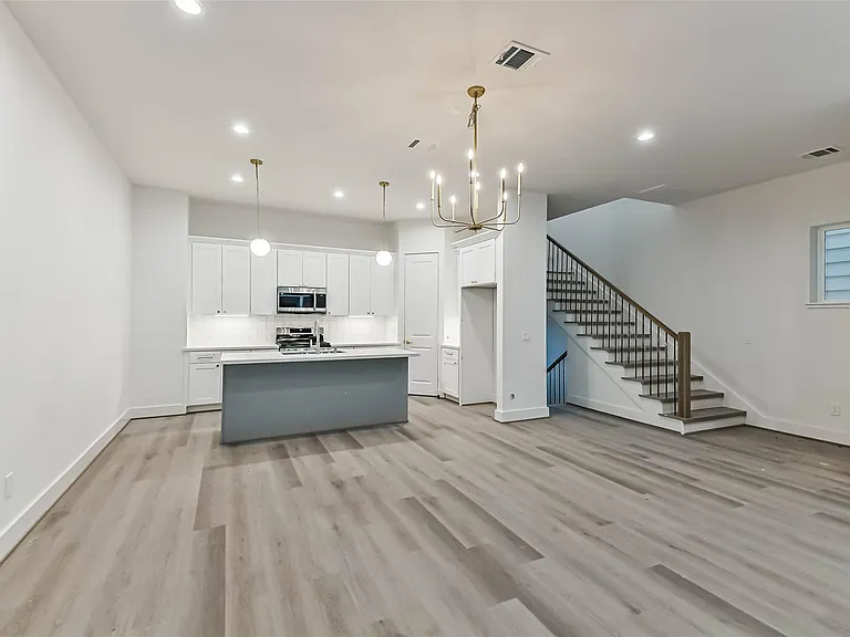 7709 Earl Rudder Way — Photo 2