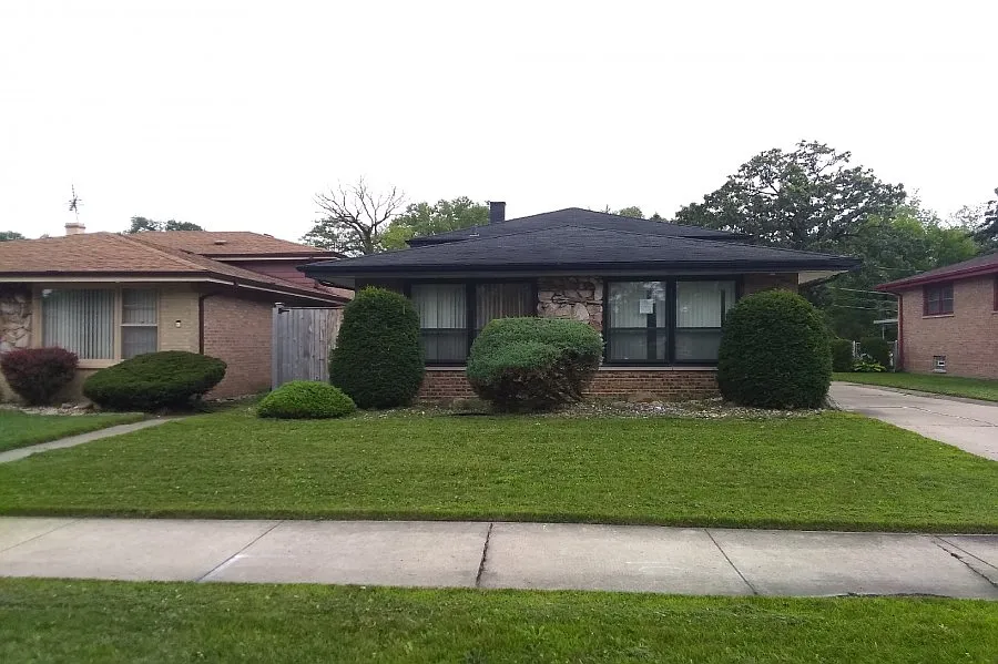235 Riverside Dr photo 1