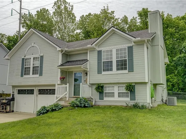 407 SW 24th Ter, Oak Grove, MO 64075