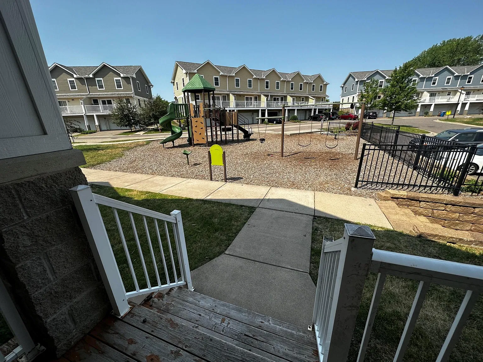 3 bed, 1.5 bath, 1504 sqft, $2,000 — Photo 4