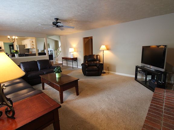 5th image of 416 E Pine Glen Ct
