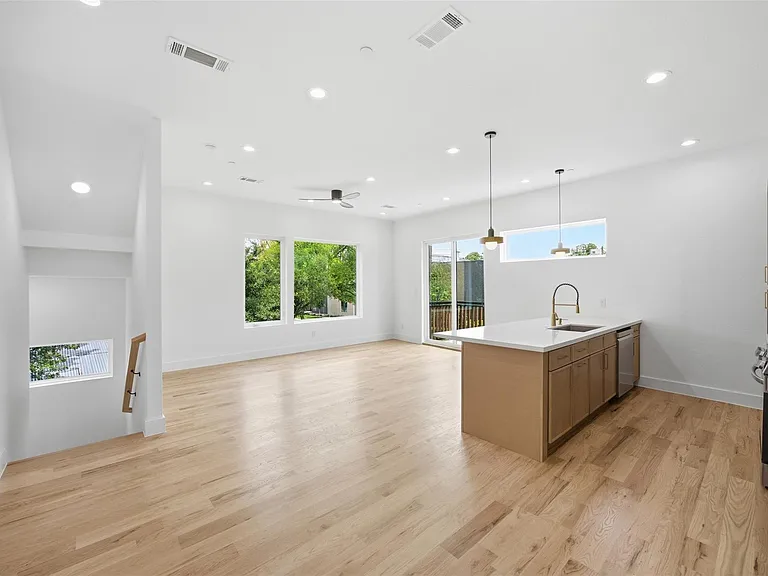 4605 Belmont Ave #2 — Photo 11