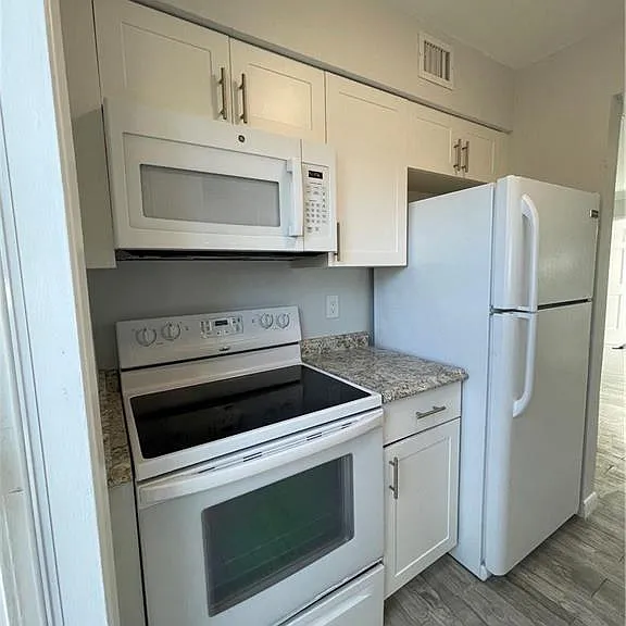 616 NE 11th Ave — Photo 10