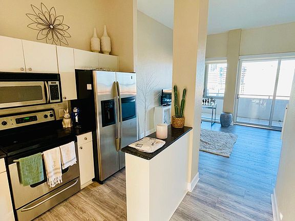 2nd image of 470 3rd St S Unit 1018
