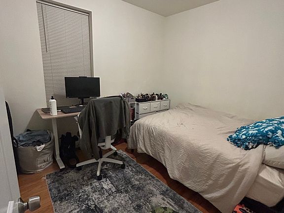 5th image of 3857 N Claremont Ave #1R