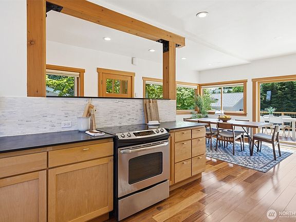 3rd image of 4008 31st Avenue S