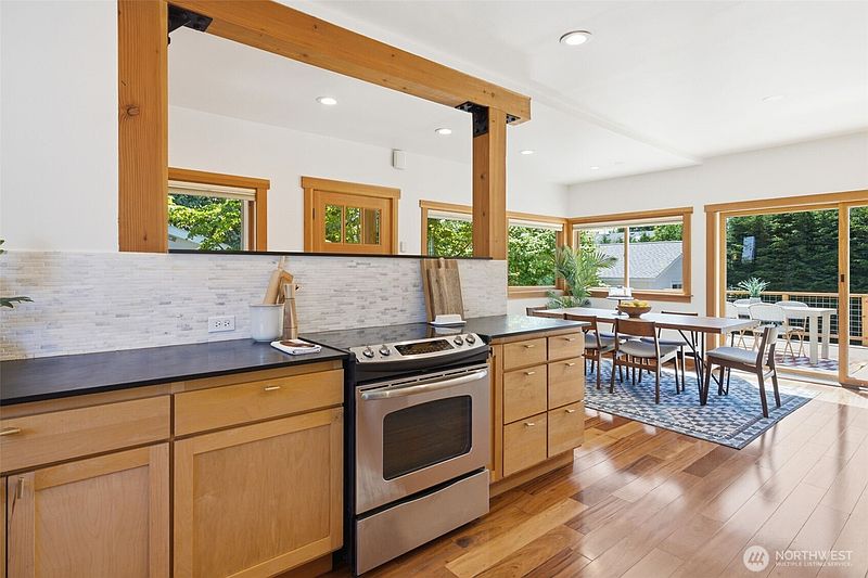 3rd image of 4008 31st Avenue S