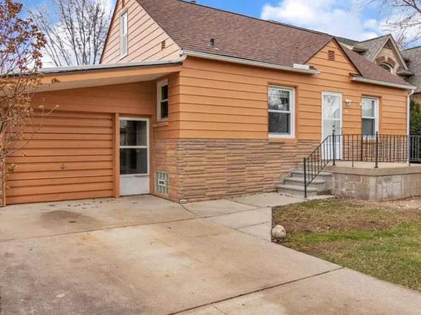 41 Regents Dr, Troy, MI 48084