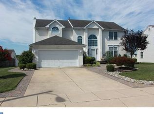 6 Red Gravel Cir, Sicklerville, NJ 08081