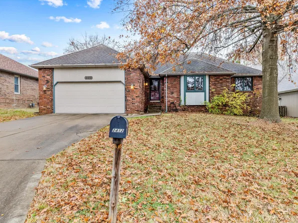 2412 S Nolting Avenue, Springfield, MO 65807