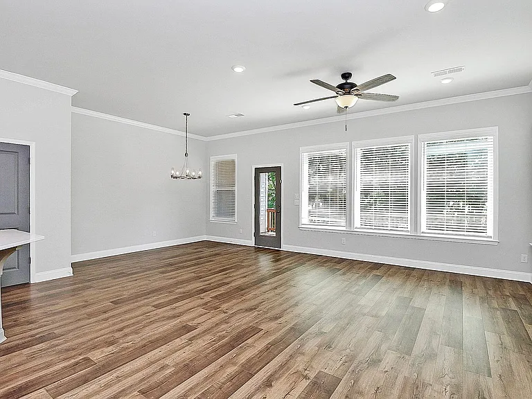 2536 Barry St — Photo 3