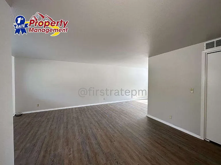 1184 W Lee St — Photo 6
