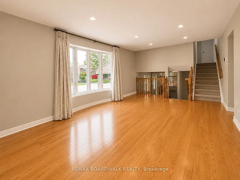 22 Bartley Cres — Photo 17