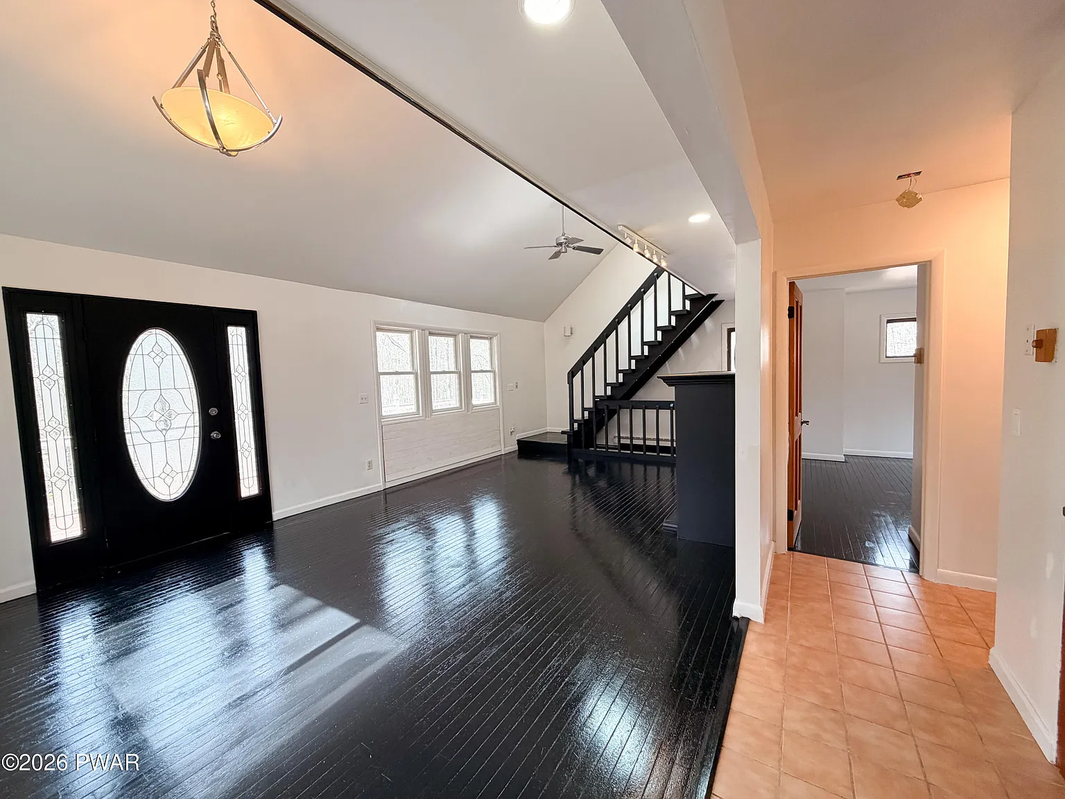 3 bed, 2.0 bath, 1100 sqft, $2,400 — Photo 3