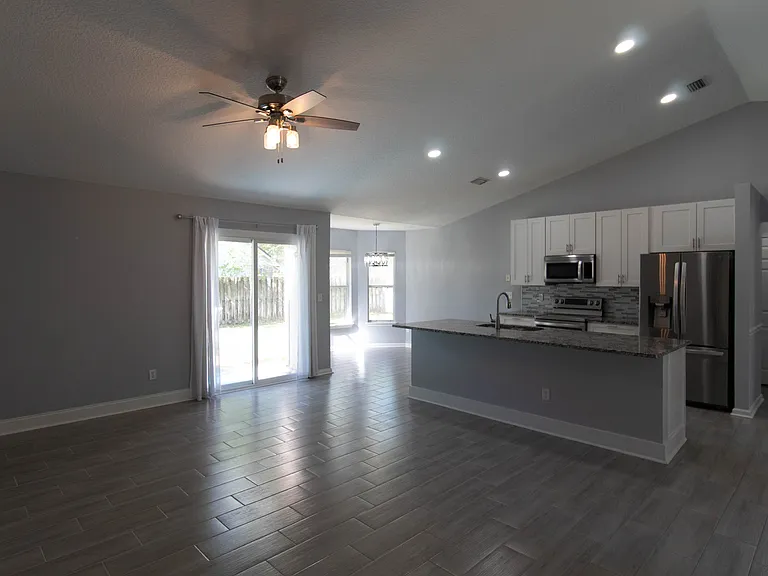 236 Clover Ct — Photo 9