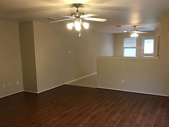 3rd image of 929 Honey Locust Ln #11