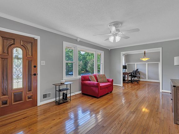 4th image of 469 Royal Oak Dr