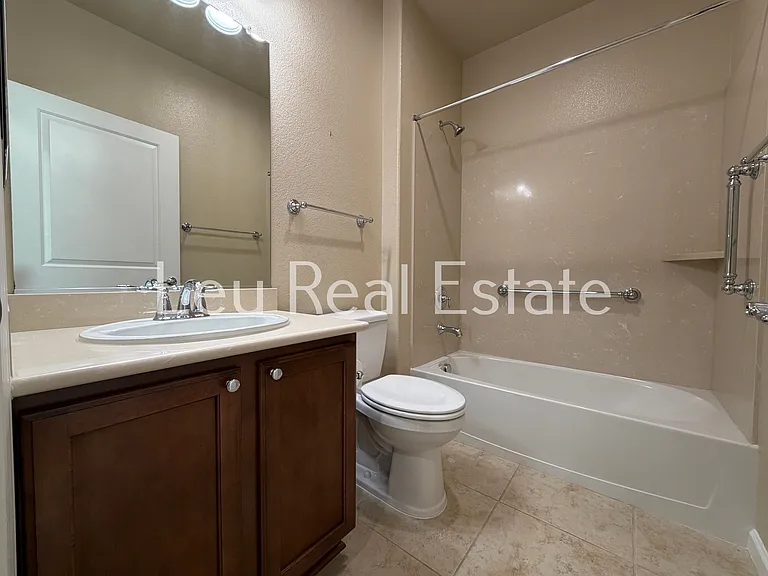 7425 Foxburgh Ct — Photo 16