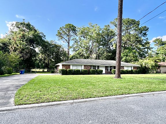 3rd image of 5391 Golf Course Dr