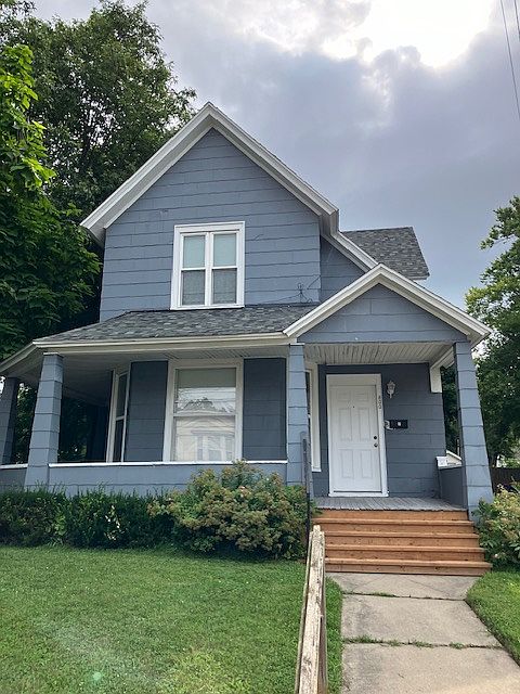 Front of home at 800 College NE