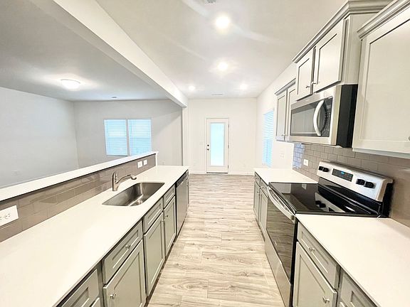 3rd image of 119 Luna Ln