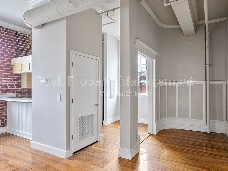 220 E Marshall St #34 — Photo 7