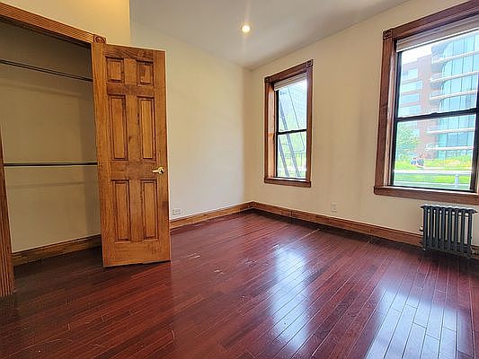 4th image of 301 10th Ave #3Y