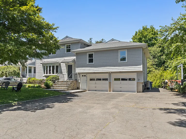 9 Deluca Dr — Photo 1