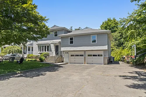 9 Deluca Dr Photo 1 9 Deluca Dr Photo 1