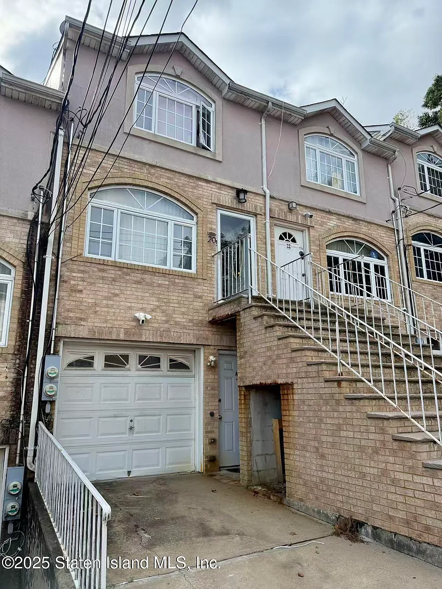20 Tessa Ct photo 1