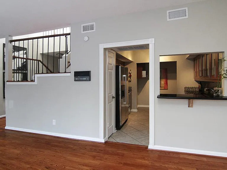 1300 Augusta Dr #32 — Photo 5