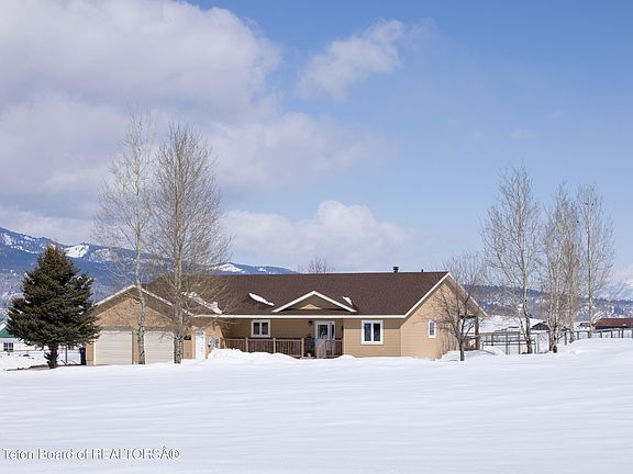 3rd image of 445 Pinto Ln