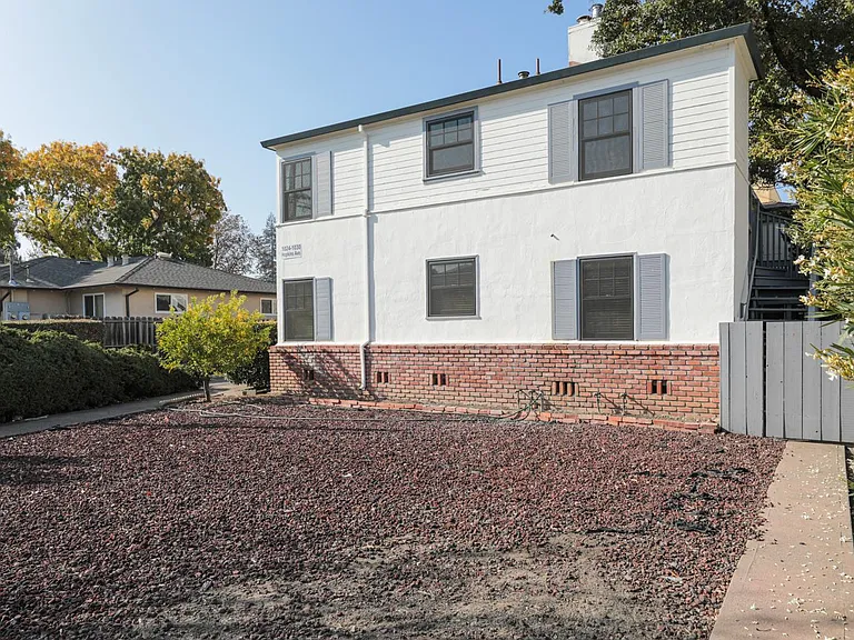 1030 Hopkins Ave — Photo 13