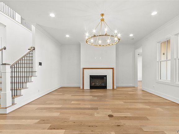 5th image of 589 Lansdowne Ln