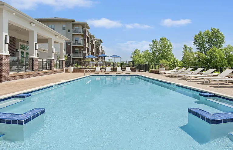 Deer Park Crossing Apartments — Photo 17