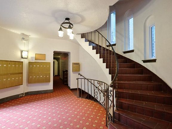 5th image of 3210 Girard Ave S #201
