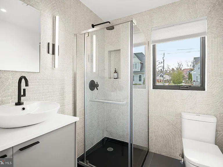 3004 N Underwood St — Photo 22
