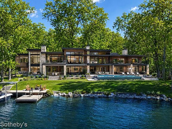4th image of 9485 Lakeview Dr