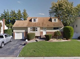 10 Nautilus Ave, Plainview, NY 11803