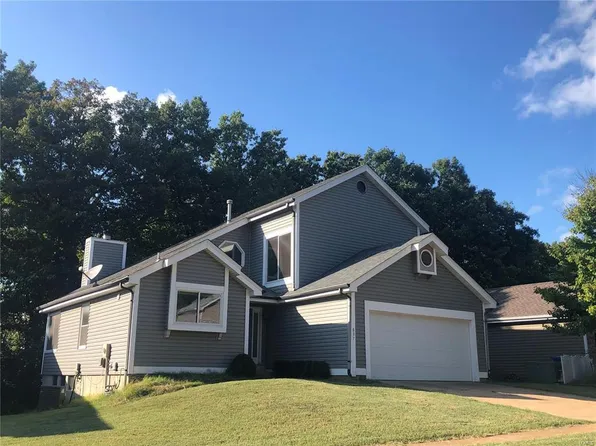 837 Ginger Wood Ct, Ballwin, MO 63021