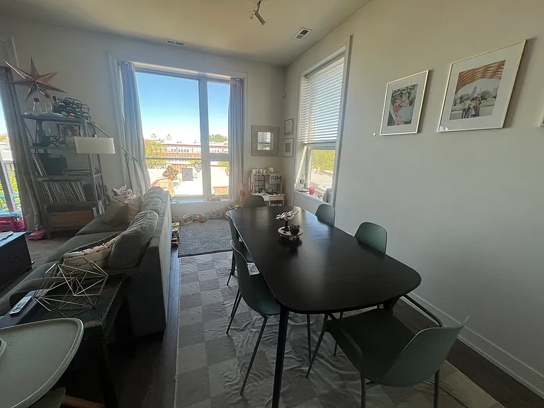 4421 N Clark St #303 — Photo 3