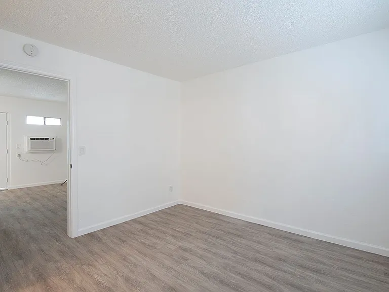 Aztec Pacific Apartments — Photo 56