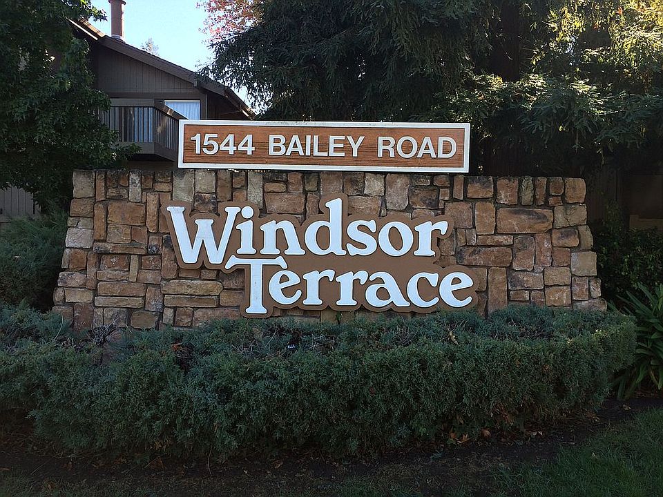 Driveway to LEFT of Sign