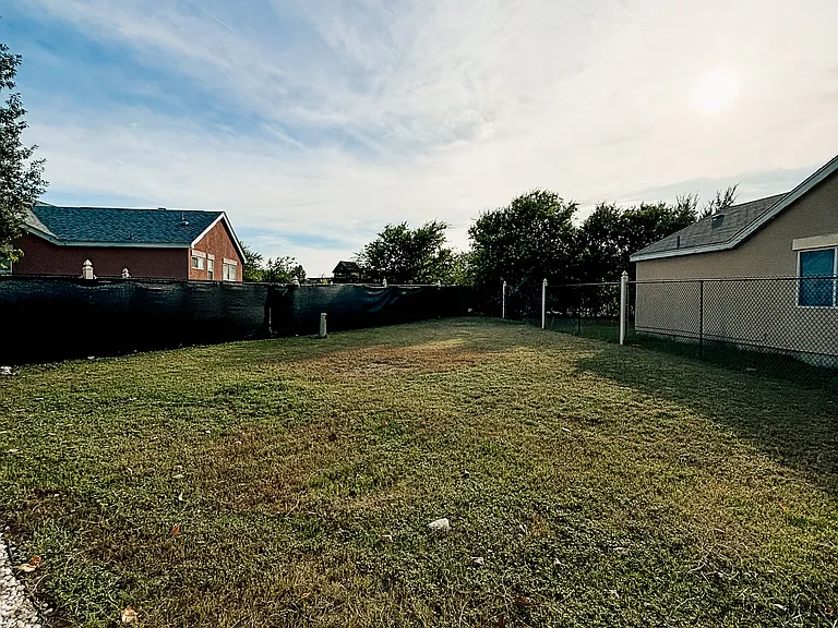 3305 Reta Cv — Photo 23