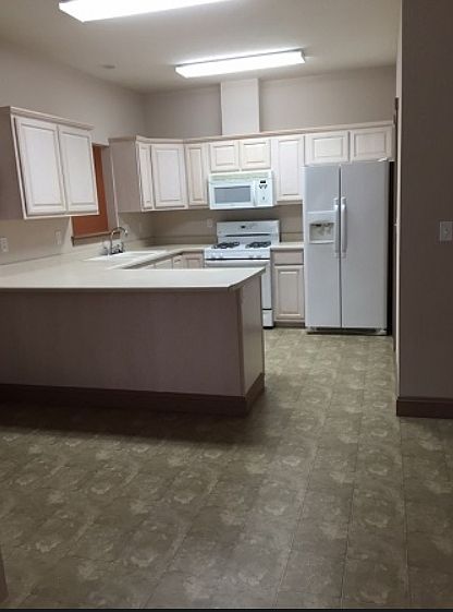 Kitchen - Refrigerator, Stove, Microwave, Dishwasher