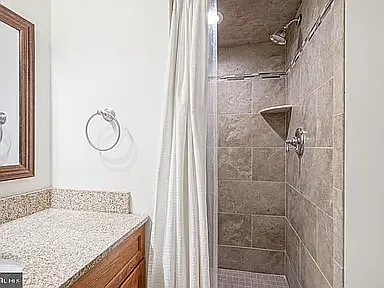 1065 Waldon Ct — Photo 11