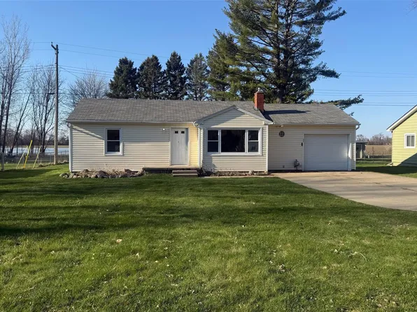 393 Almont Ave, Almont, MI 48003