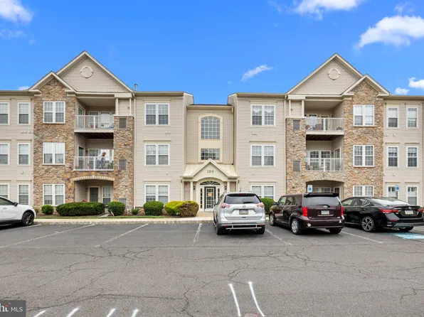 200 Beech Blvd APT 202, Warrington, PA 18976