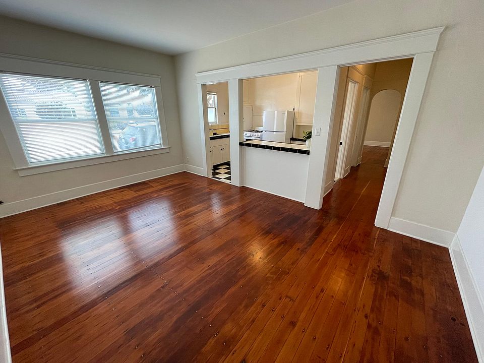 living room/ kitchen